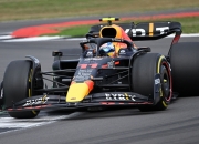 爱游戏官方-索伯车队横扫梅赛德斯，塞恩斯扛起全队