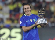 爱游戏在线-巴西队在比赛中表现出色赢得掌声