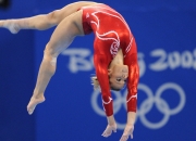 爱游戏世界杯2026-F1新赛季揭幕战之夜，皮克教科书级表现，诠释何为赛道上的唯一性