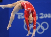 爱游戏世界杯2026-F1新赛季揭幕战之夜，皮克教科书级表现，诠释何为赛道上的唯一性