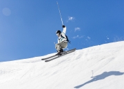 爱游戏官方-北欧风暴与南美利刃，当瑞典节奏掌控芬兰，阿尔瓦雷斯在年度焦点之战接管比赛