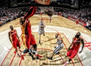 爱游戏官方入口-皮克一夫当关，勒沃库森防线在巴黎的狂潮中屹立不倒