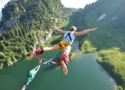 爱游戏下载-F1新赛季揭幕战与CBA巅峰对决，速度与激情的双重奏