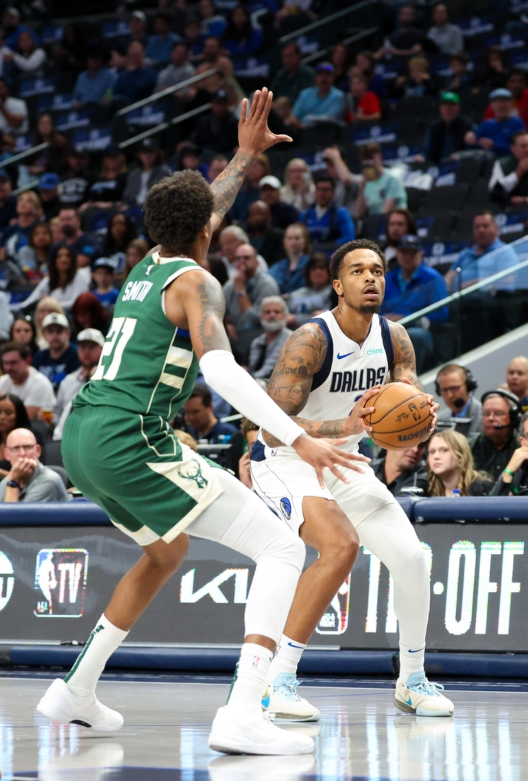 马刺力克雄鹿,克莱带队取胜 马刺力克雄鹿,克莱带队取胜