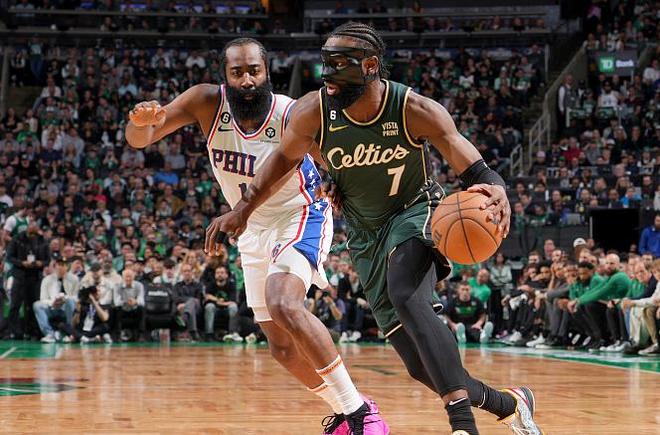 浙江队完胜天津队,塔图姆统治全场 浙江队完胜天津队,塔图姆统治全场