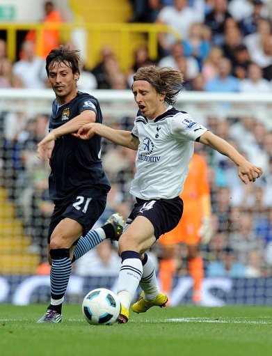 曼城碾压乌拉圭，莫德里奇扛起全队