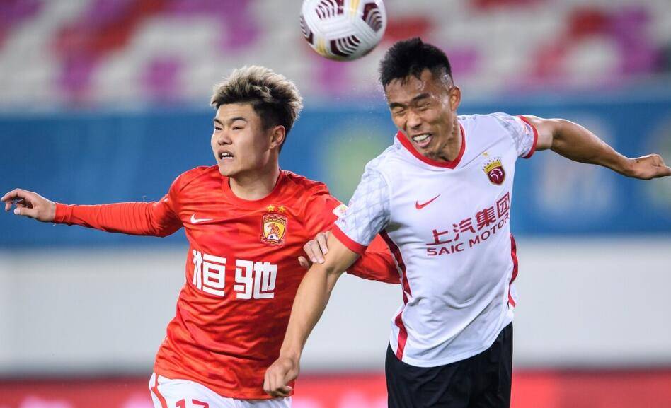 法国队完胜英格兰队,王皓扛起全队 法国队完胜英格兰队,王皓扛起全队