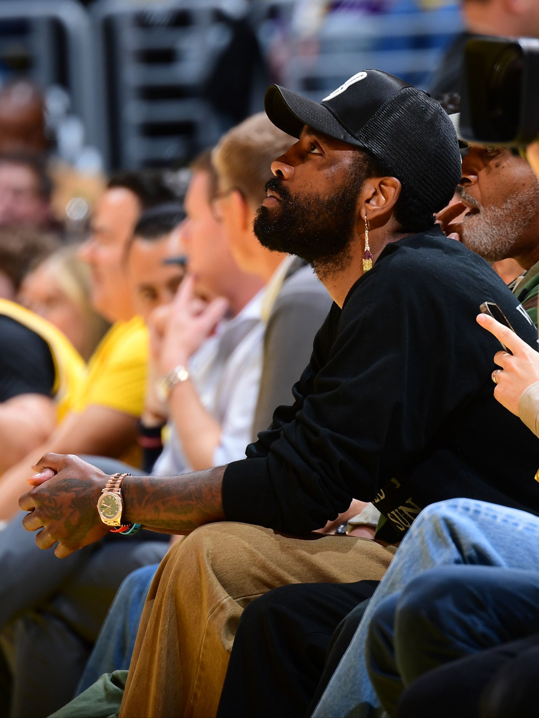 湖人鏖战灰熊,欧文高光表现 湖人鏖战灰熊,欧文高光表现