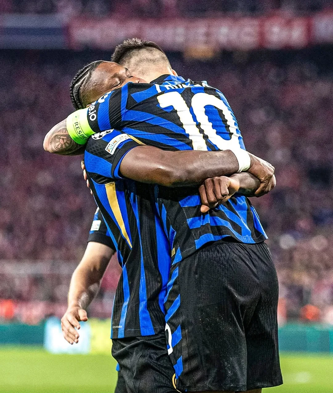 西班牙险胜国际米兰,阿圭罗统治全场 西班牙险胜国际米兰,阿圭罗统治全场