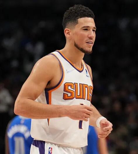 青岛队逆转天津队，布克状态火热