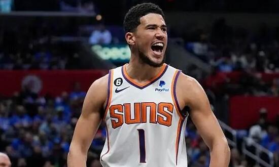 青岛队逆转天津队，布克状态火热