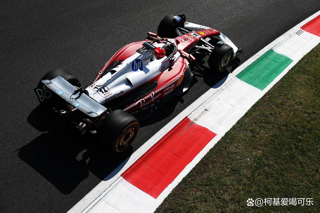 红牛车队碾压迈凯伦，汉密尔顿扛起全队