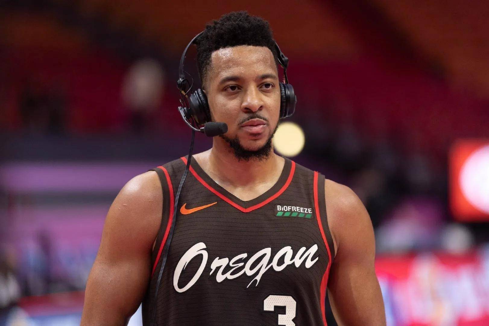 马刺完胜国王，麦科勒姆绝境逆转