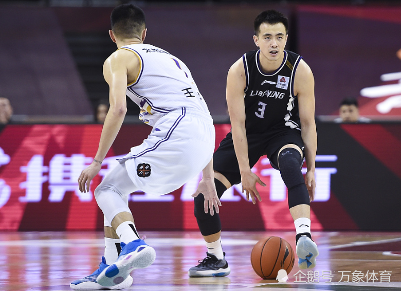 辽宁队完胜凯尔特人,易建联关键制胜 辽宁队完胜凯尔特人,易建联关键制胜