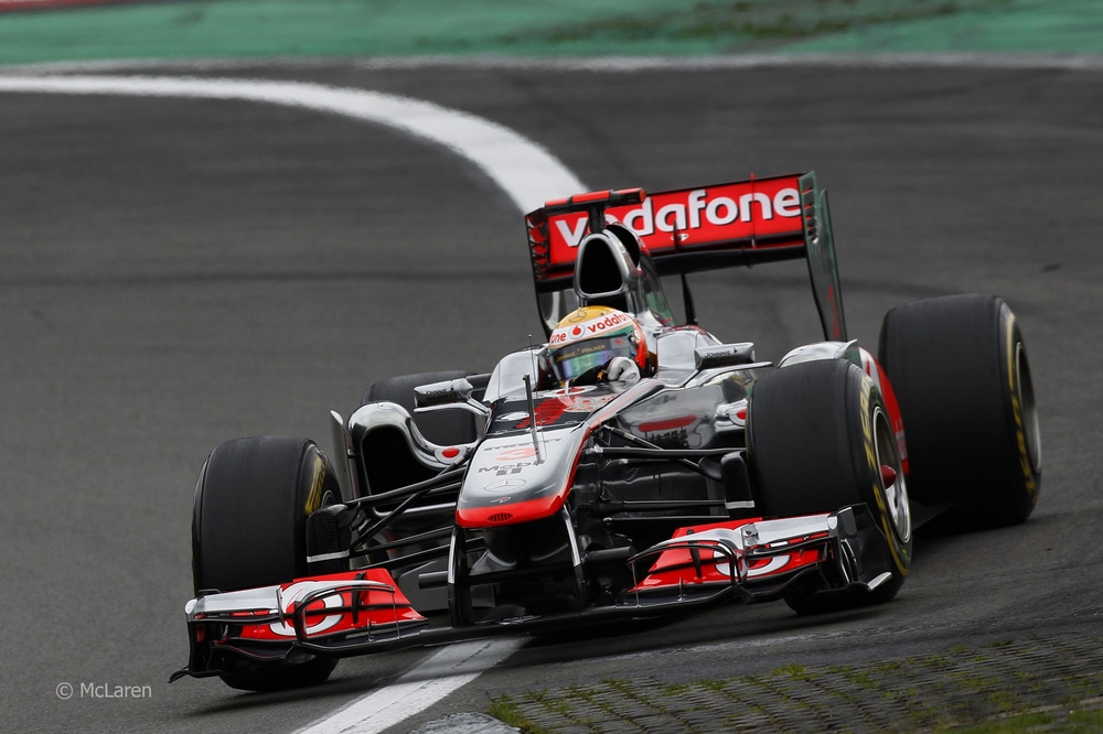 迈凯伦绝杀雷诺车队,汉密尔顿扛起全队 迈凯伦绝杀雷诺车队,汉密尔顿扛起全队