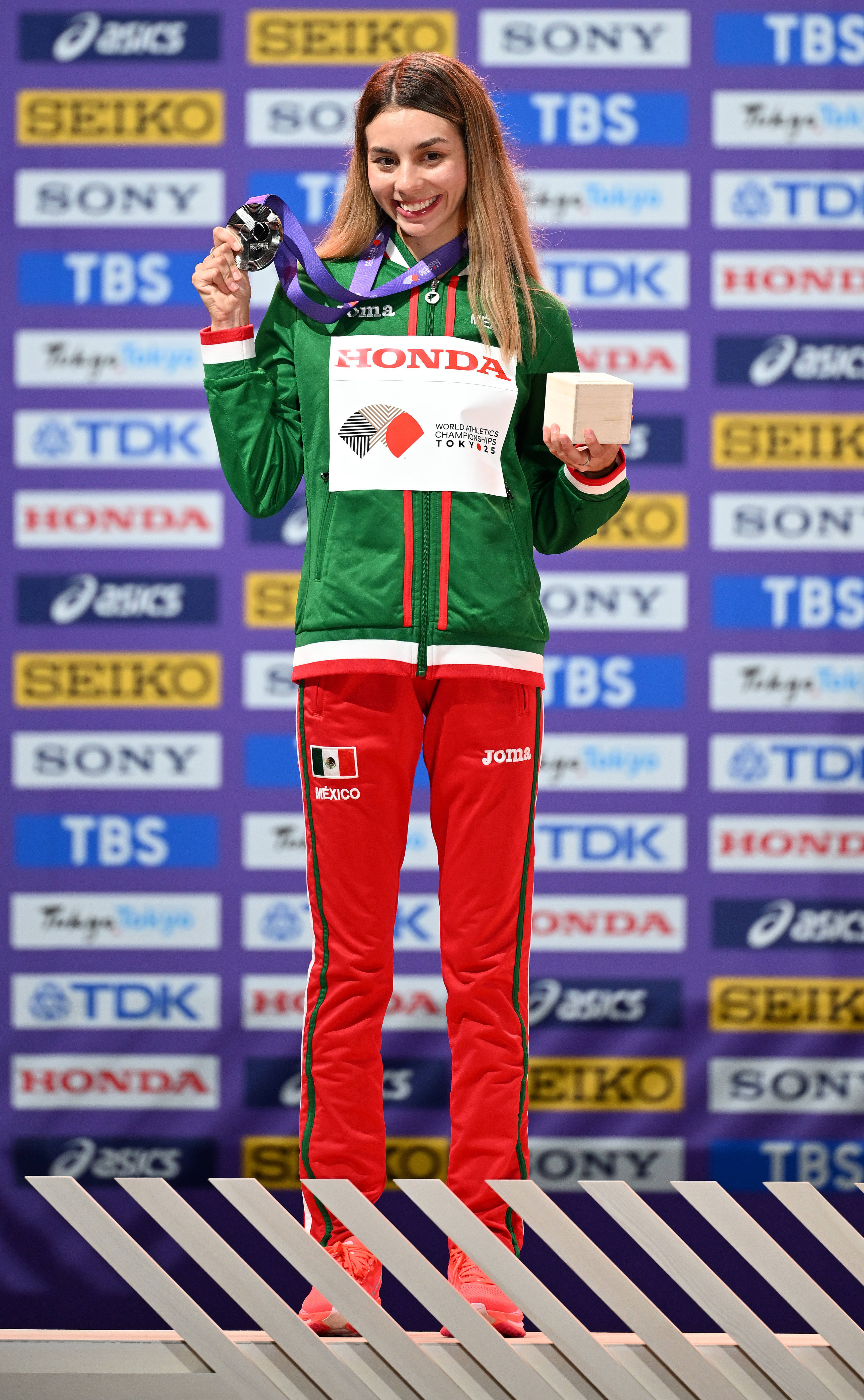 澳大利亚田径队斩获金牌，速度飞奔超越极限