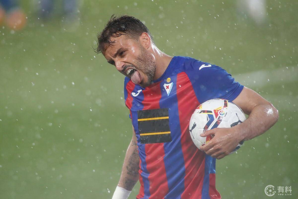 阿尔梅里亚战平埃瓦尔，积分持平