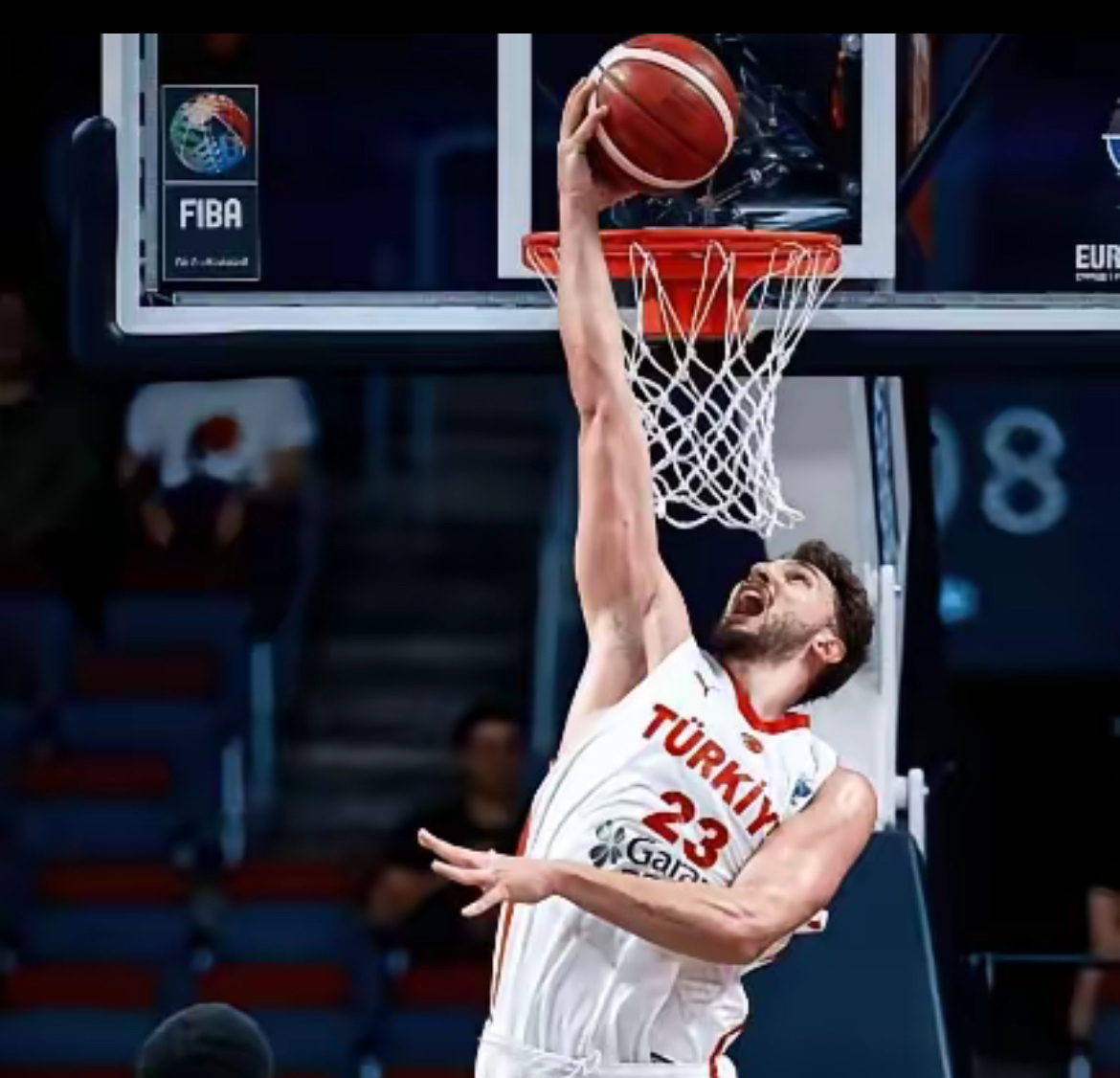 西班牙男篮爆冷波兰男篮,西蒙斯爆发神勇 西班牙男篮爆冷波兰男篮,西蒙斯爆发神勇