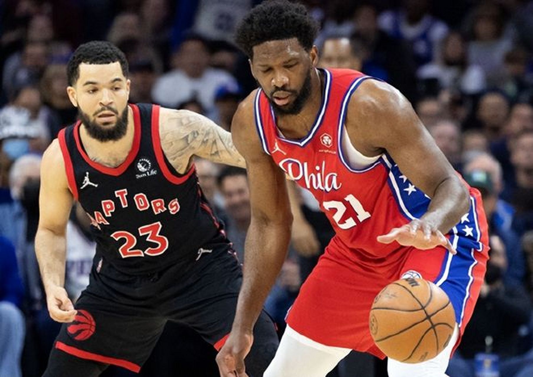 76人鏖战独行侠,恩比德扛起全队 76人鏖战独行侠,恩比德扛起全队