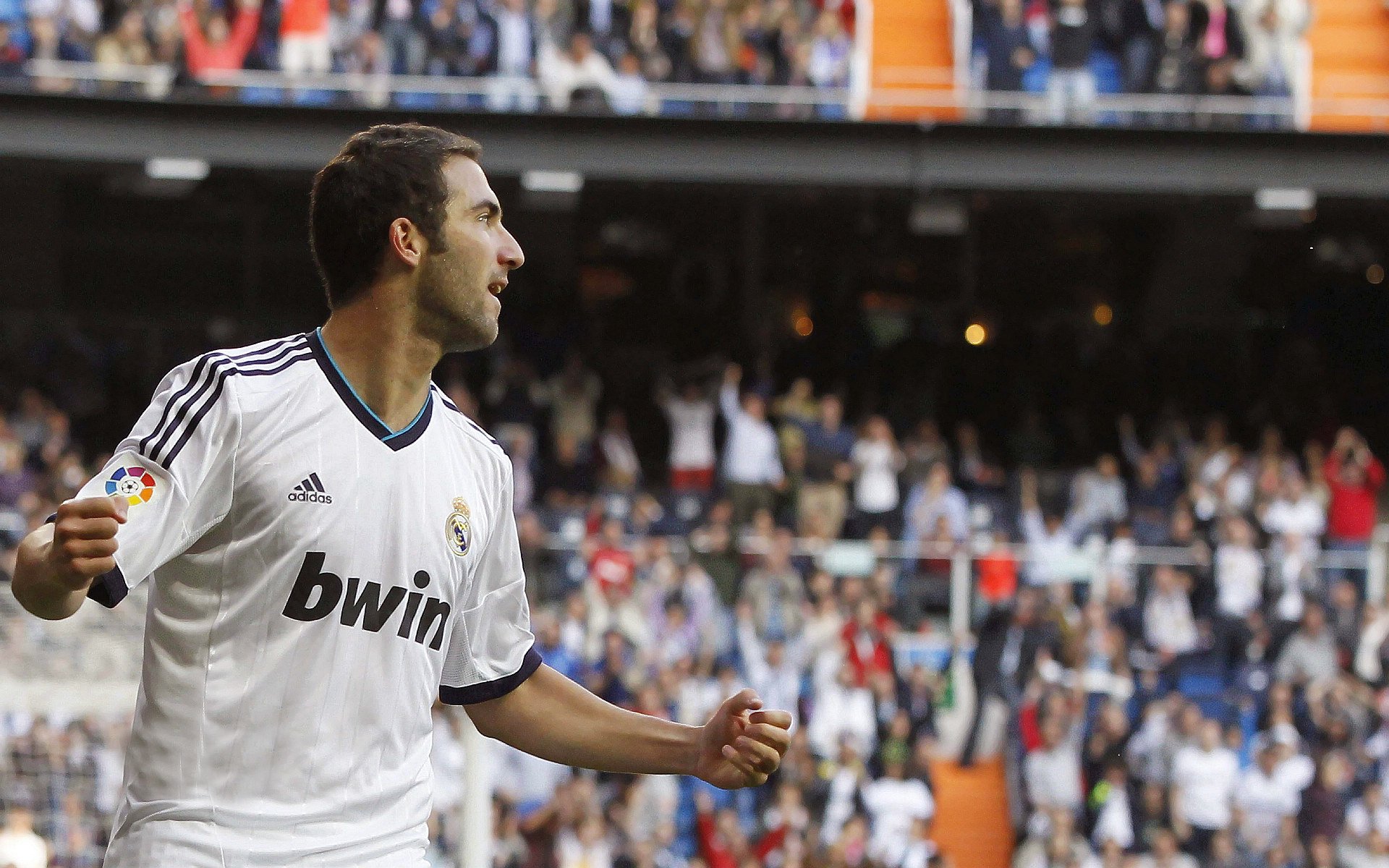 赛道与绿茵的交错，当哈兰德让F1争冠之夜提前失去悬念