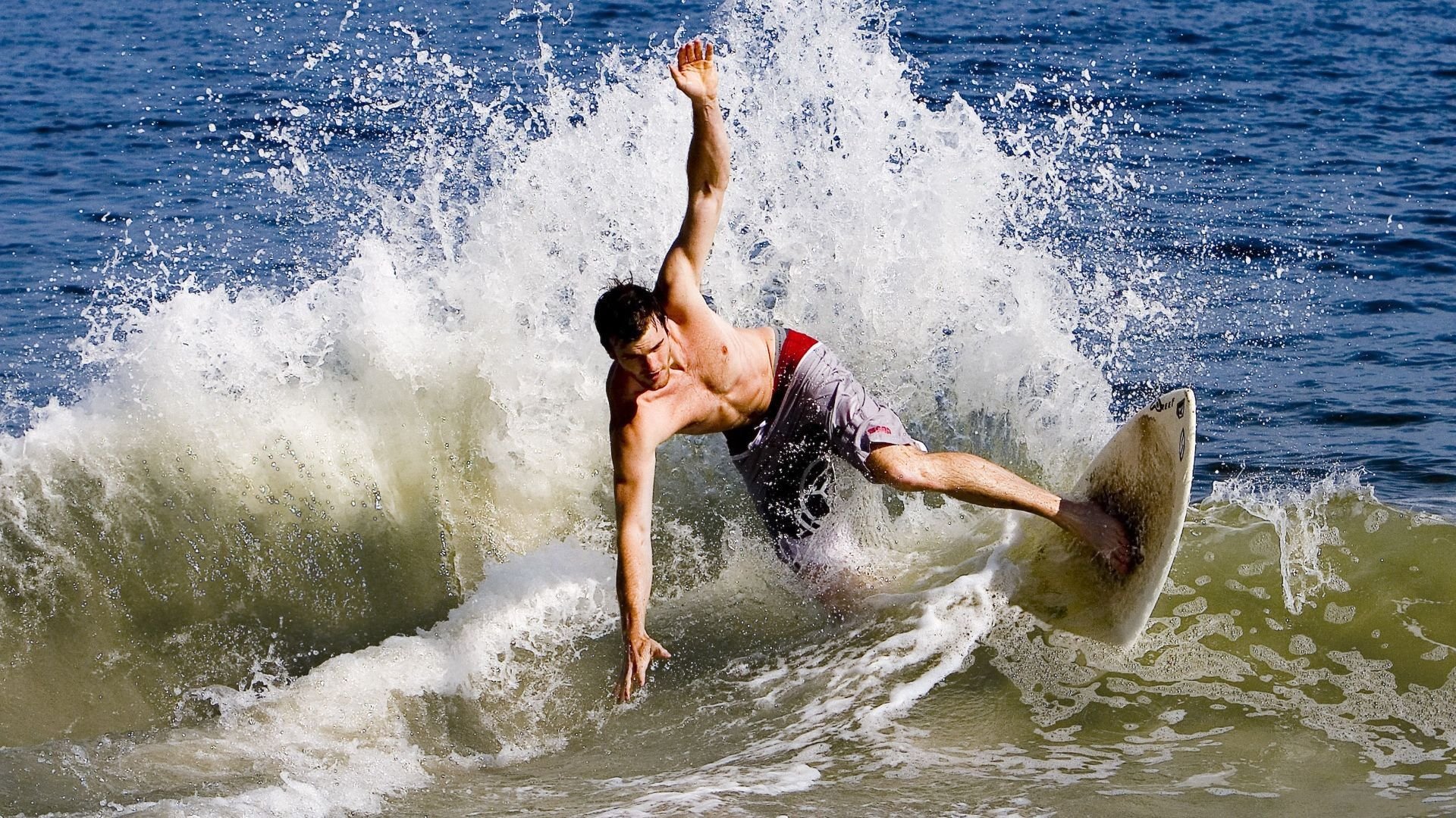 浓眉统治级表现难救主，尼克斯多点开花强势击溃独行侠