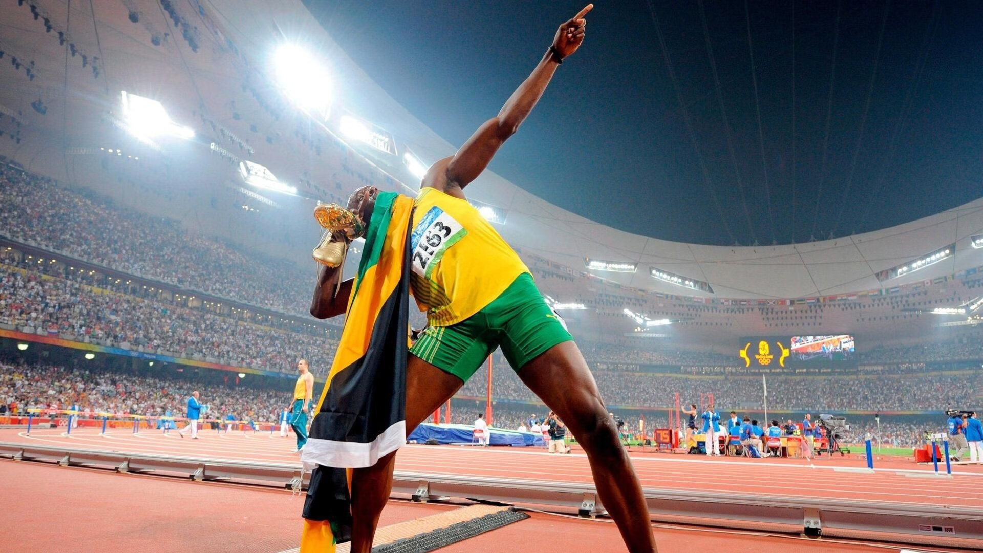 F1年度争冠之夜，迪巴拉表现堪称教科书，跨界竞技中的王者心态