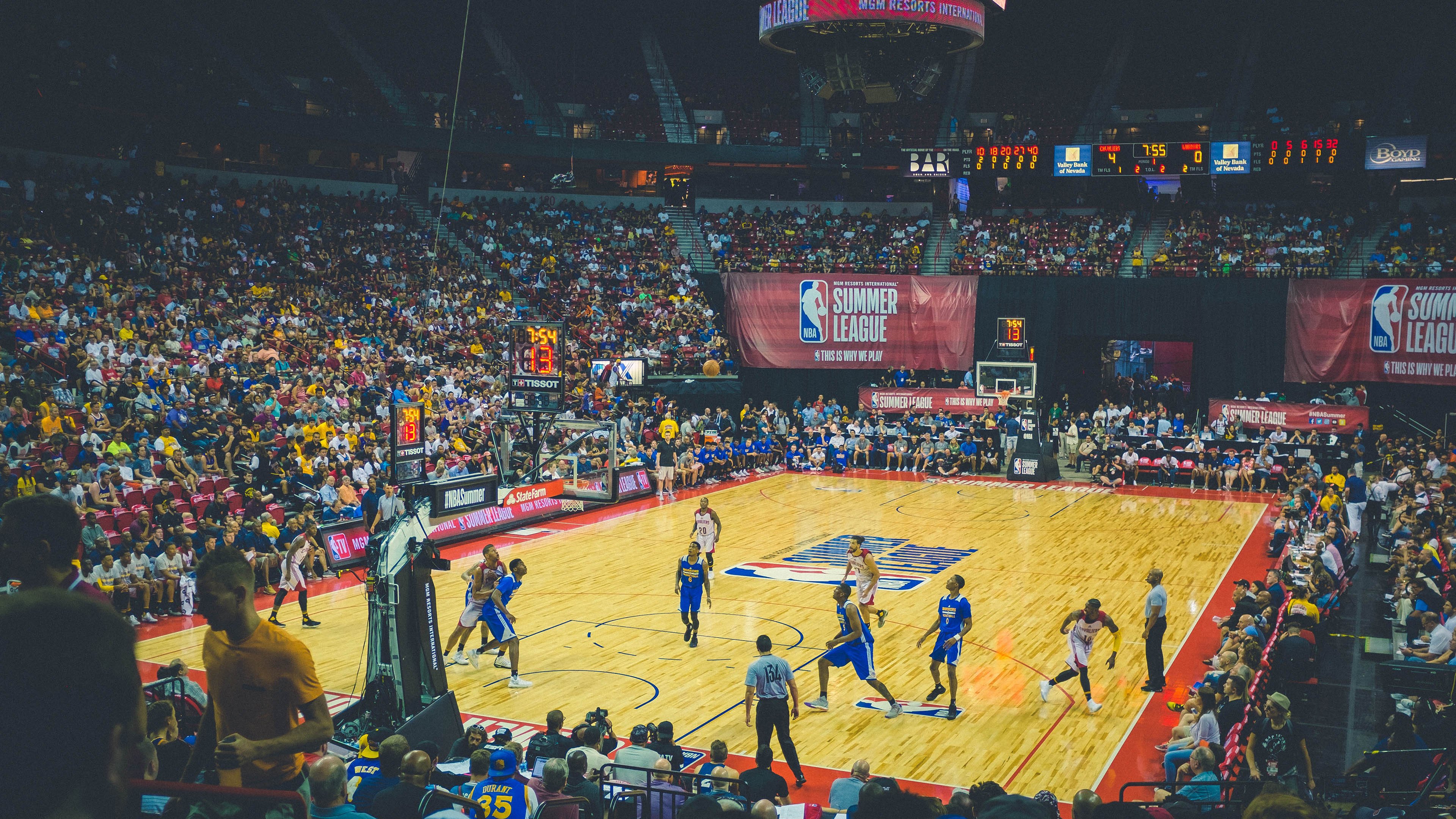 当英格拉姆闪耀生涯之夜，德甲争冠战火正燃