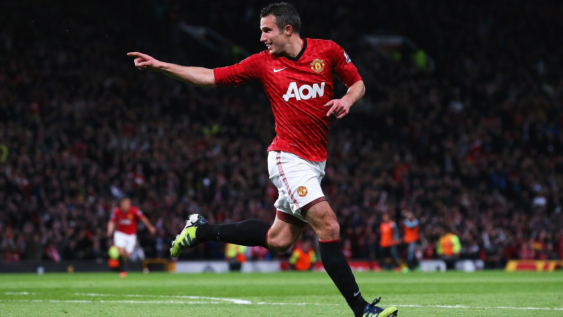 迪马利亚魔幻舞步撕裂蓝军防线，里昂惊天逆转诠释欧冠之夜