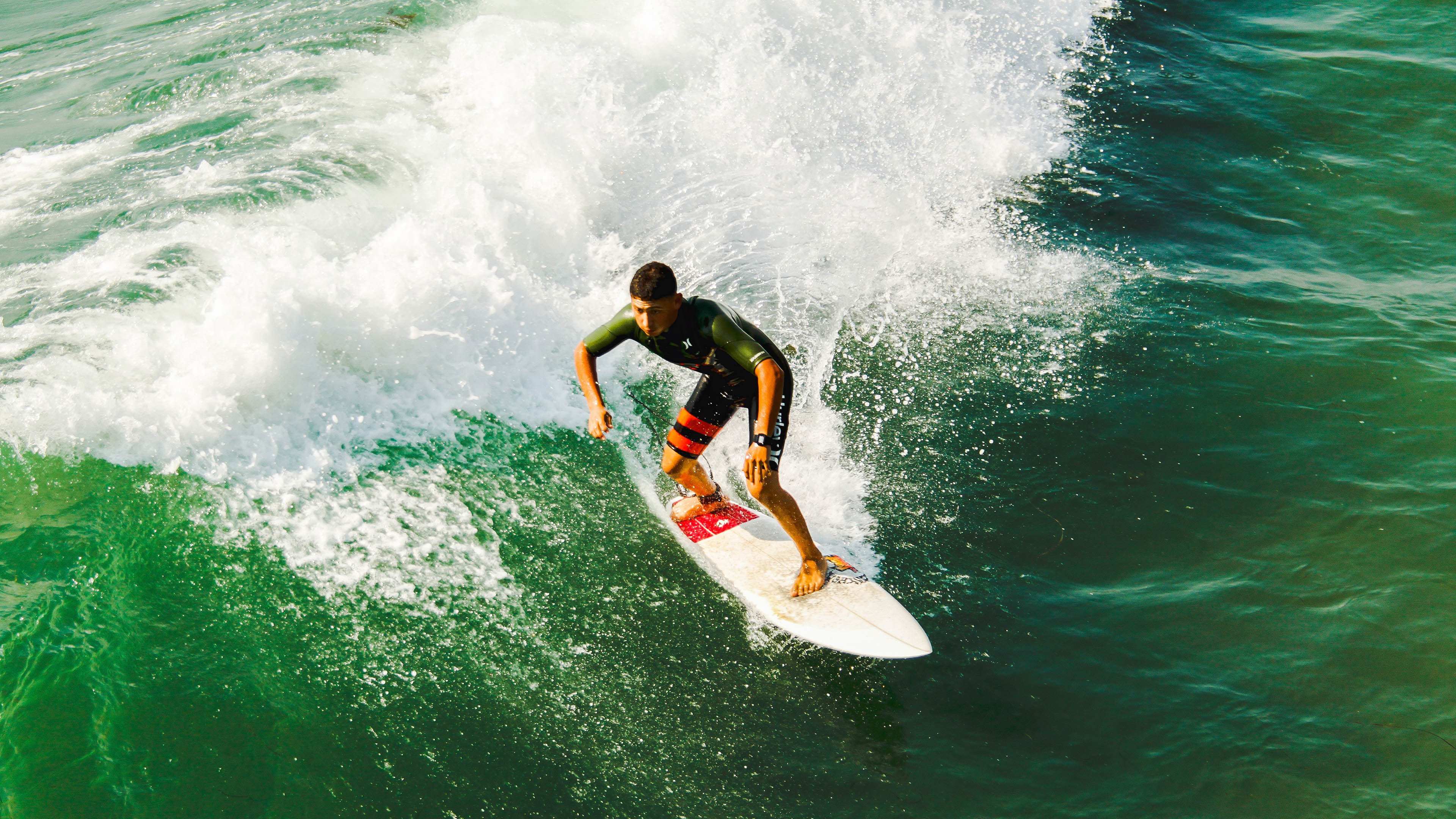跨界胜利日，南非橄榄球震撼完胜新西兰，皮克F1揭幕战上演接管传奇